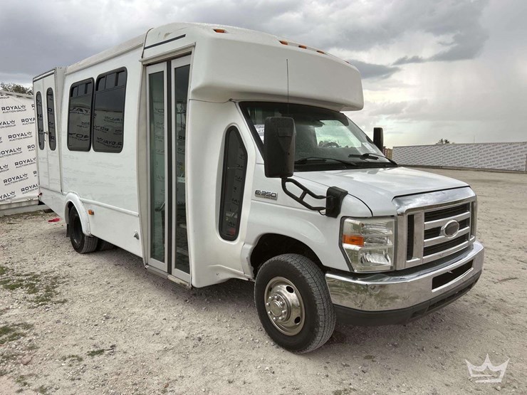 2015-ford-e350-image-2