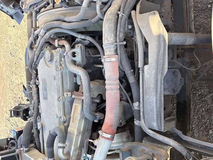 2016-isuzu-nrr-image-8