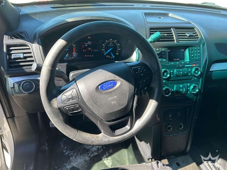 2016-ford-explorer-image-10