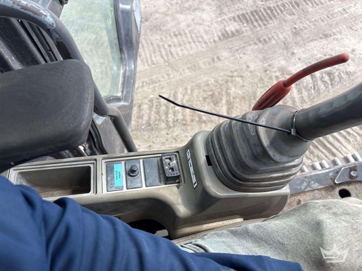 2013-hitachi-zx160-lc-image-15