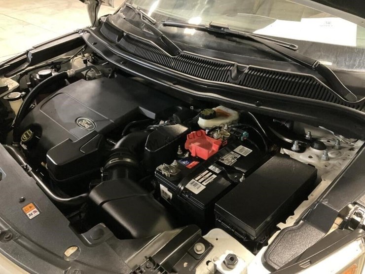 2015-ford-explorer-image-13