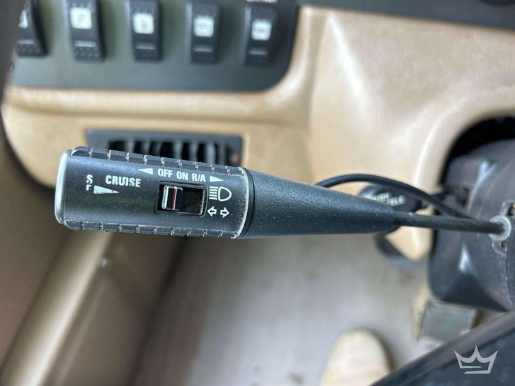 2005-freightliner-tropi-cal-t396-39ft.-class-a-motorhome-image-14