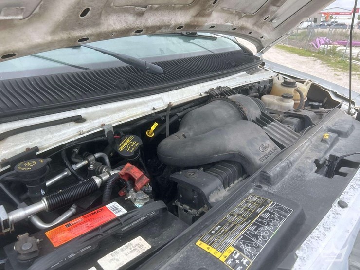 2011-ford-e350-image-10