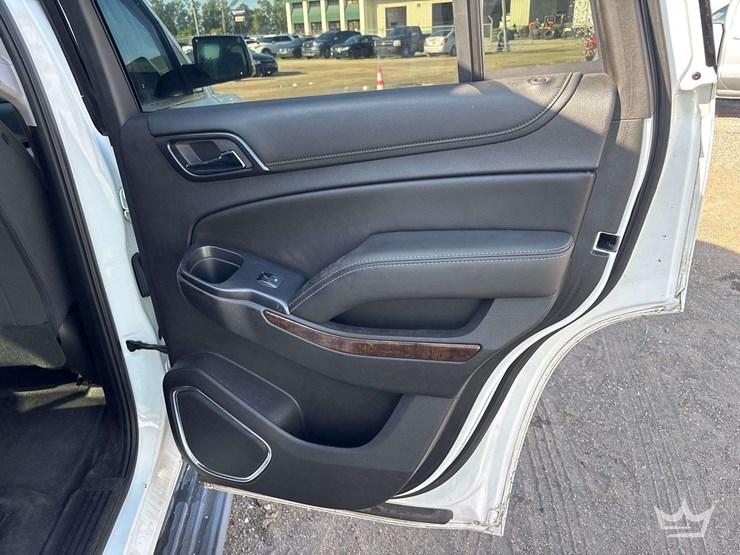 2017-chevrolet-tahoe-image-17