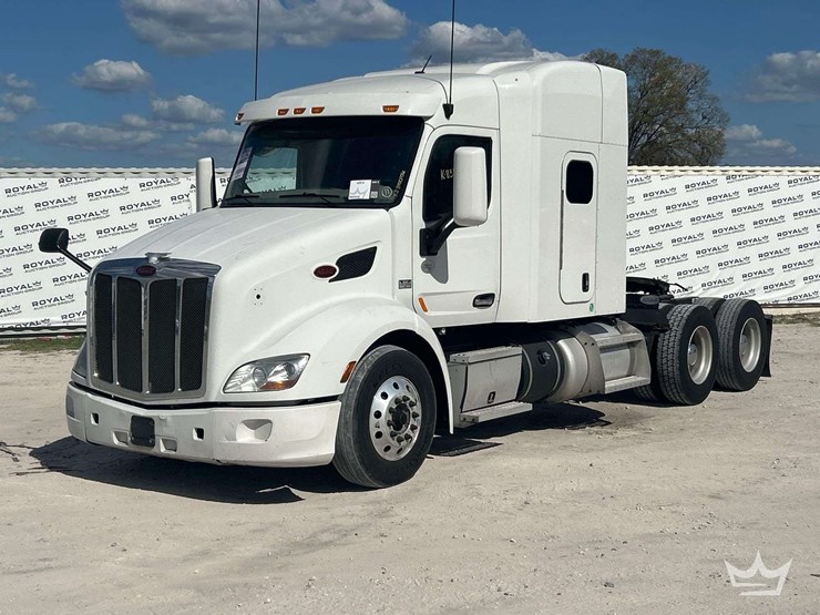 2019-peterbilt-579-image-1