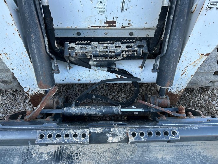 2022-bobcat-t870-image-10