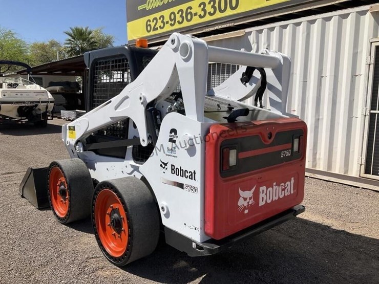 2015-bobcat-s750-image-7