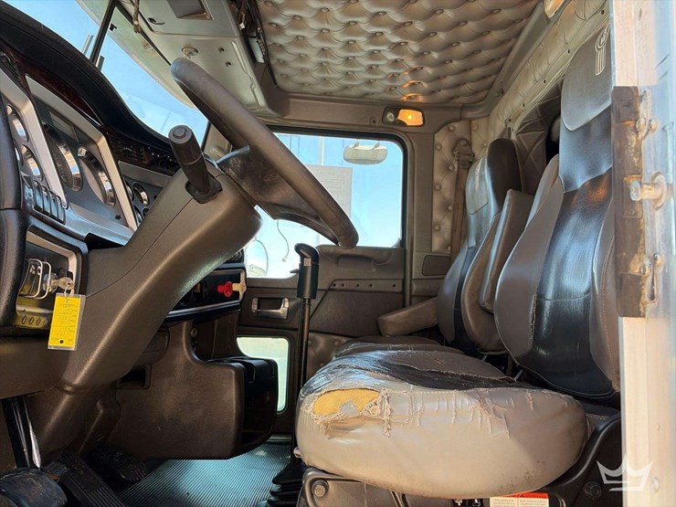 2011-kenworth-t800-image-10