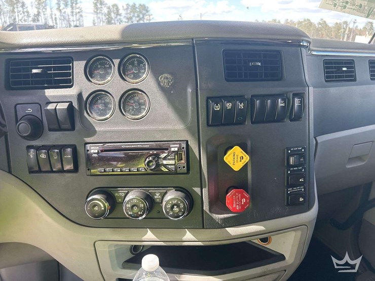 2019-peterbilt-579-image-17
