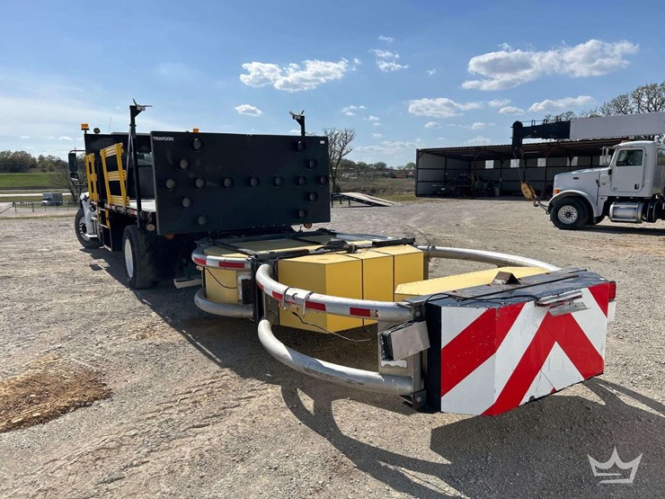 2017-freightliner-m2-106-image-3