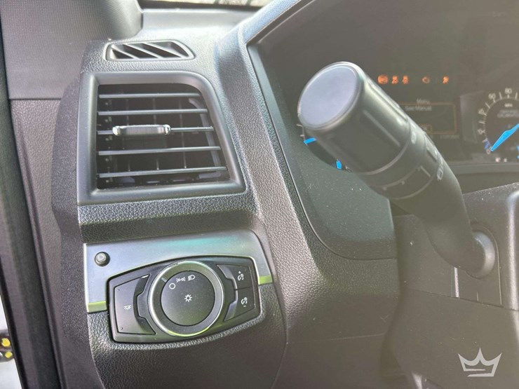 2017-ford-explorer-image-15