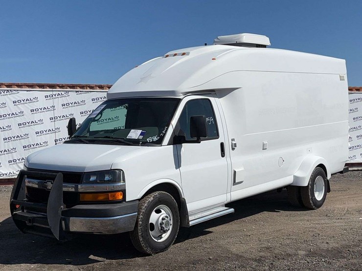 2010-chevrolet-express-3500-image-13