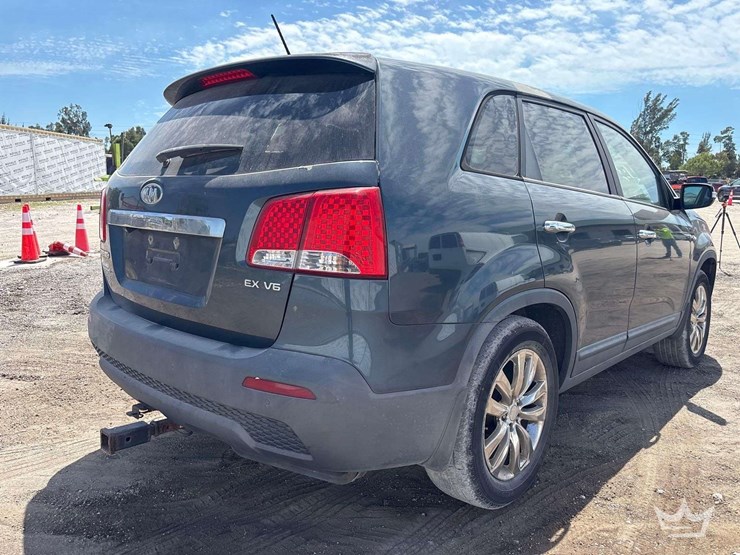 2011-kia-sorento-image-3