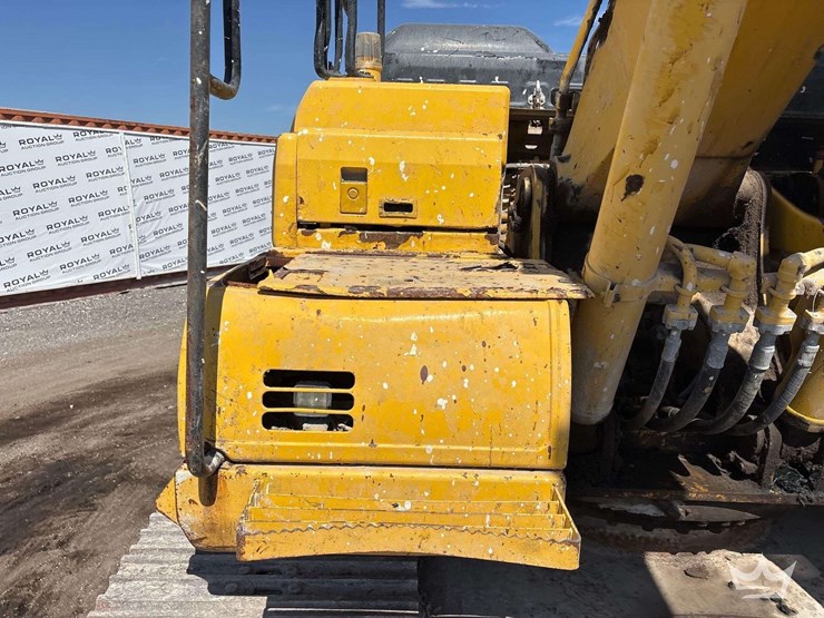 2020-komatsu-pc210-lc-image-11