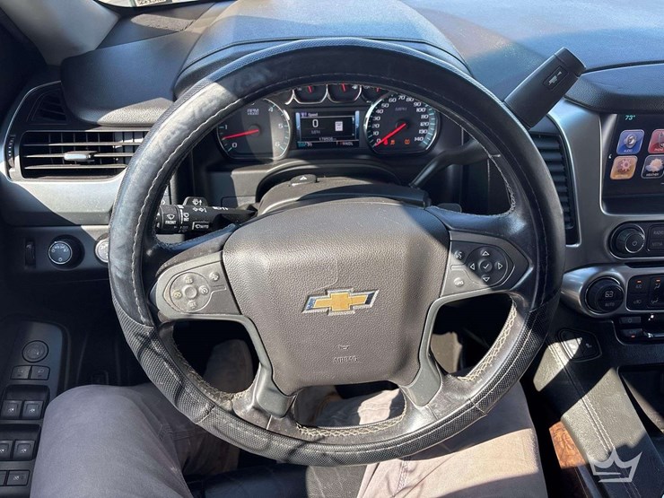 2018-chevrolet-suburban-image-16