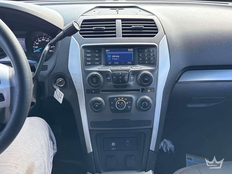 2015-ford-explorer-image-10