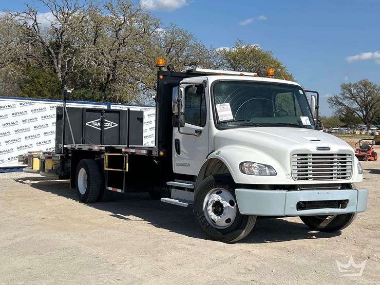 2017-freightliner-m2-106-image-2