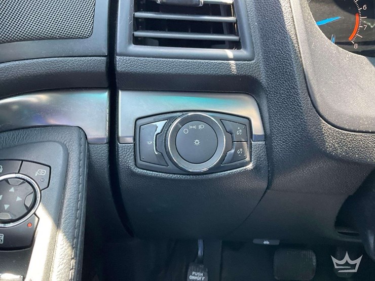 2016-ford-explorer-image-19