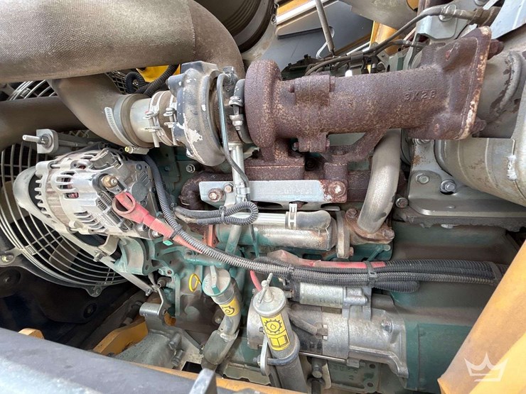 2013-volvo-bl70b-image-8