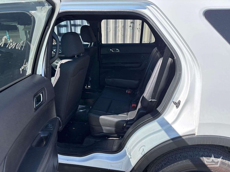 2018-ford-explorer-image-19