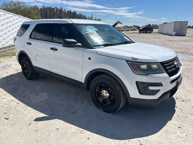 2016-ford-explorer-image-2