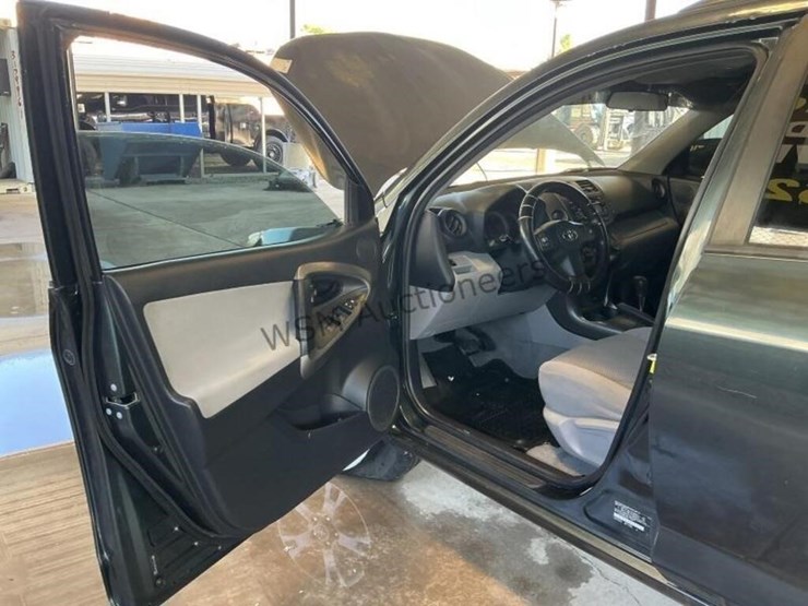 2012-toyota-rav4-image-21