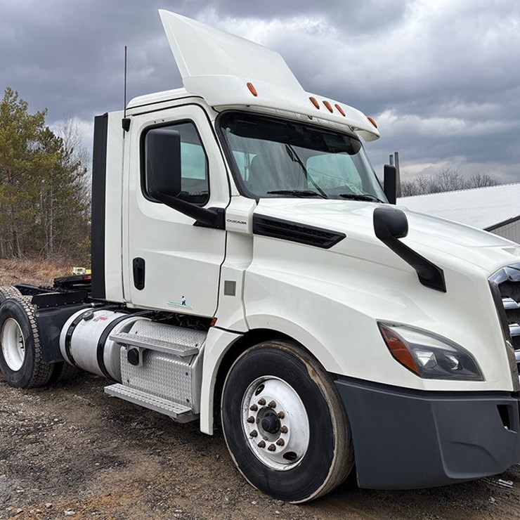 2018 FREIGHTLINER CASCADIA 126