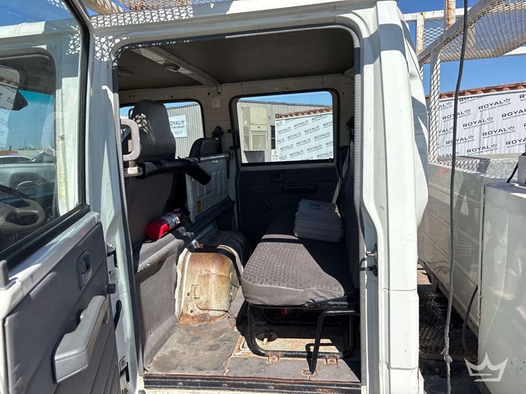 2007-isuzu-npr-image-20