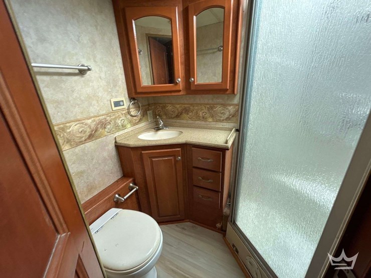 2006-freightliner-tuscany-4077-40ft-class-a-motorhome-image-33