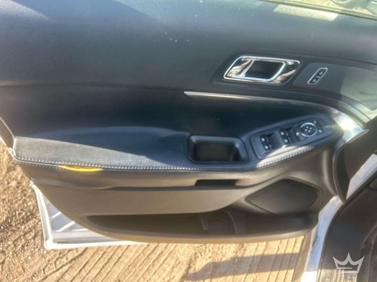 2016-ford-explorer-image-5