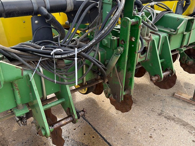 john-deere-7300-image-22