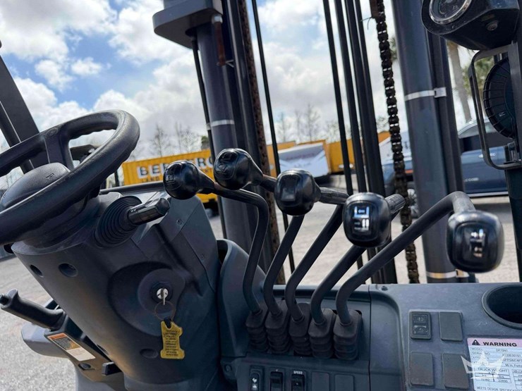 2017-caterpillar-dp70n1-image-16