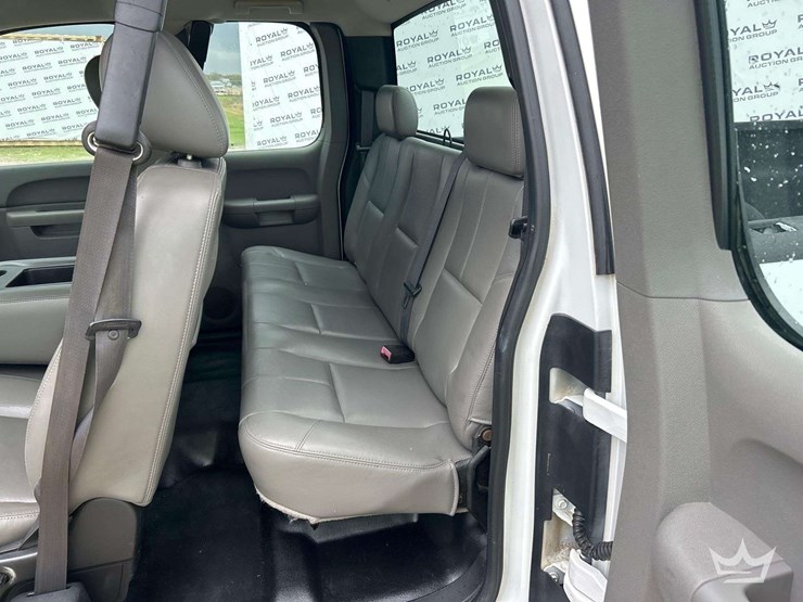 2011-chevrolet-silverado-1500-image-16