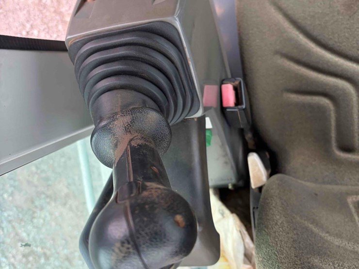 2013-takeuchi-tb280fr-image-15