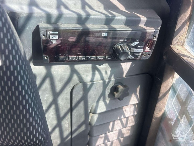 2021-caterpillar-259d3-image-14