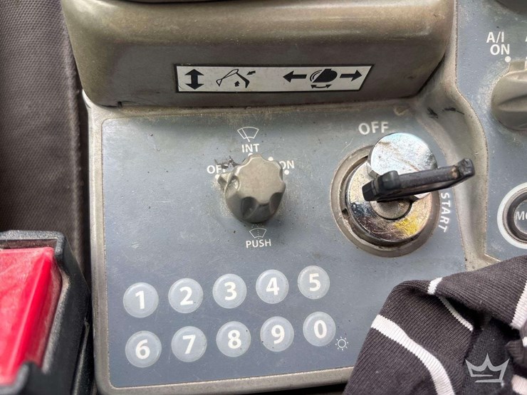 2013-hitachi-zx160-lc-image-16