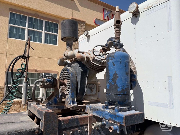 2001-peterbilt-378-image-27