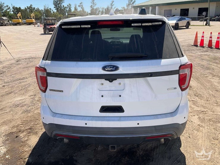 2016-ford-explorer-image-28