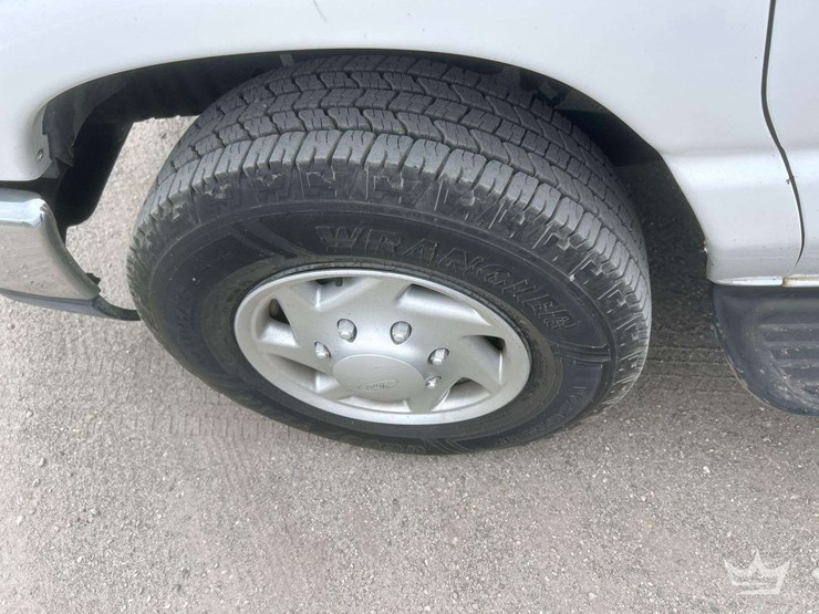 2011-ford-e350-image-23