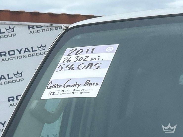 2011-ford-e350-image-25