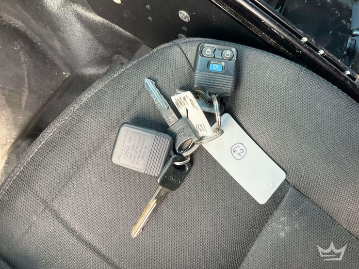 2016-ford-explorer-image-35