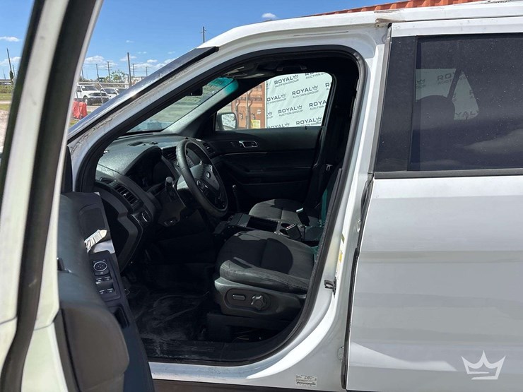 2017-ford-explorer-image-12