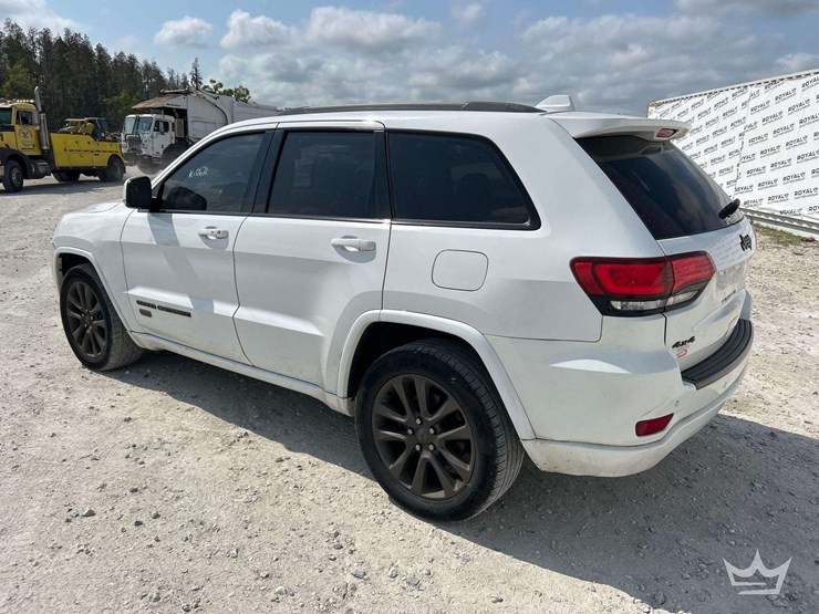 2016-jeep-grand-cherokee-image-4