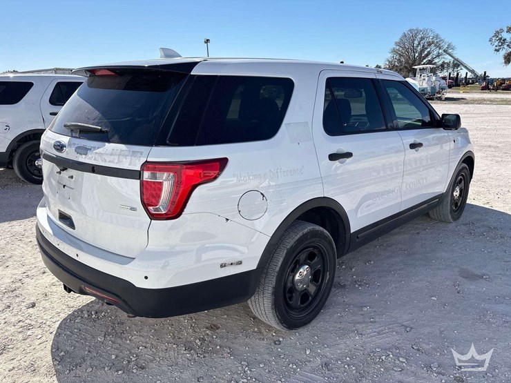 2016-ford-explorer-image-3