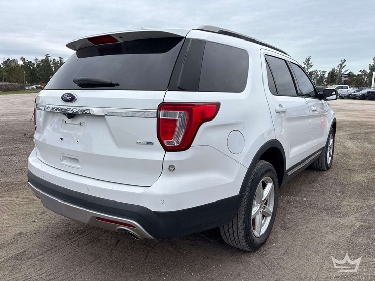2016-ford-explorer-image-3