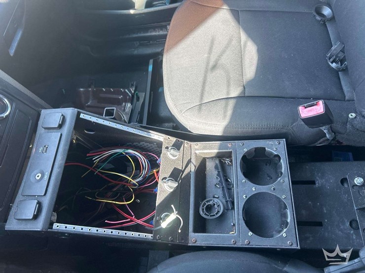 2016-ford-explorer-image-19