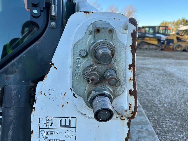 2022-bobcat-t870-image-11