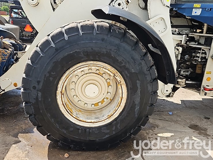 2015-caterpillar-938k-image-18