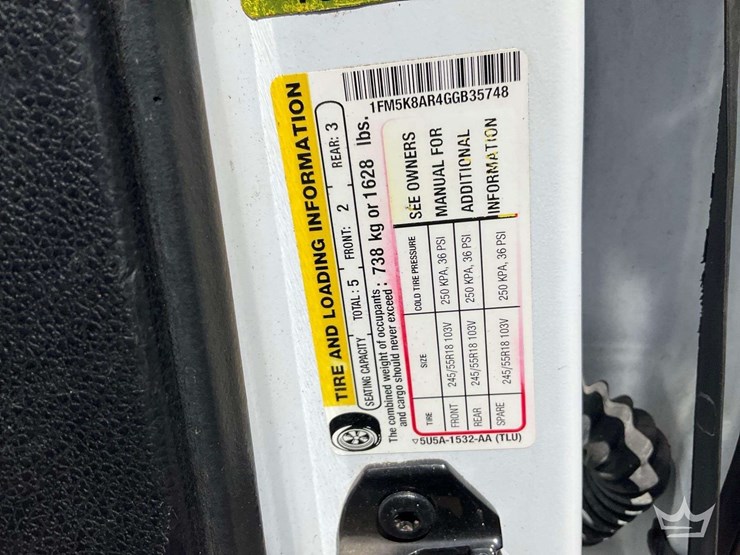 2016-ford-explorer-image-30