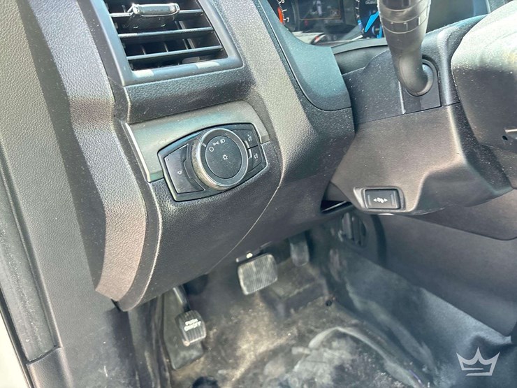 2017-ford-explorer-image-15